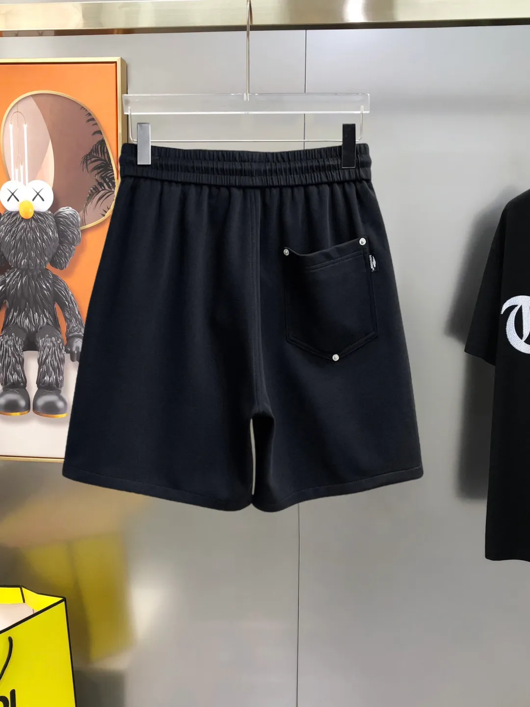 Balenciaga's three-standard complete 2026 summer New Arrival men's casual shorts, advanced custom-made Breathable fabric, Breathable fabric, extremely stretchy and comfortable, impeccable details, top-grade accessories, original logo design concept, delicate and soft feel! The upper body fit is awesome! Size: M-XXXL Please state your height and weight when ordering
